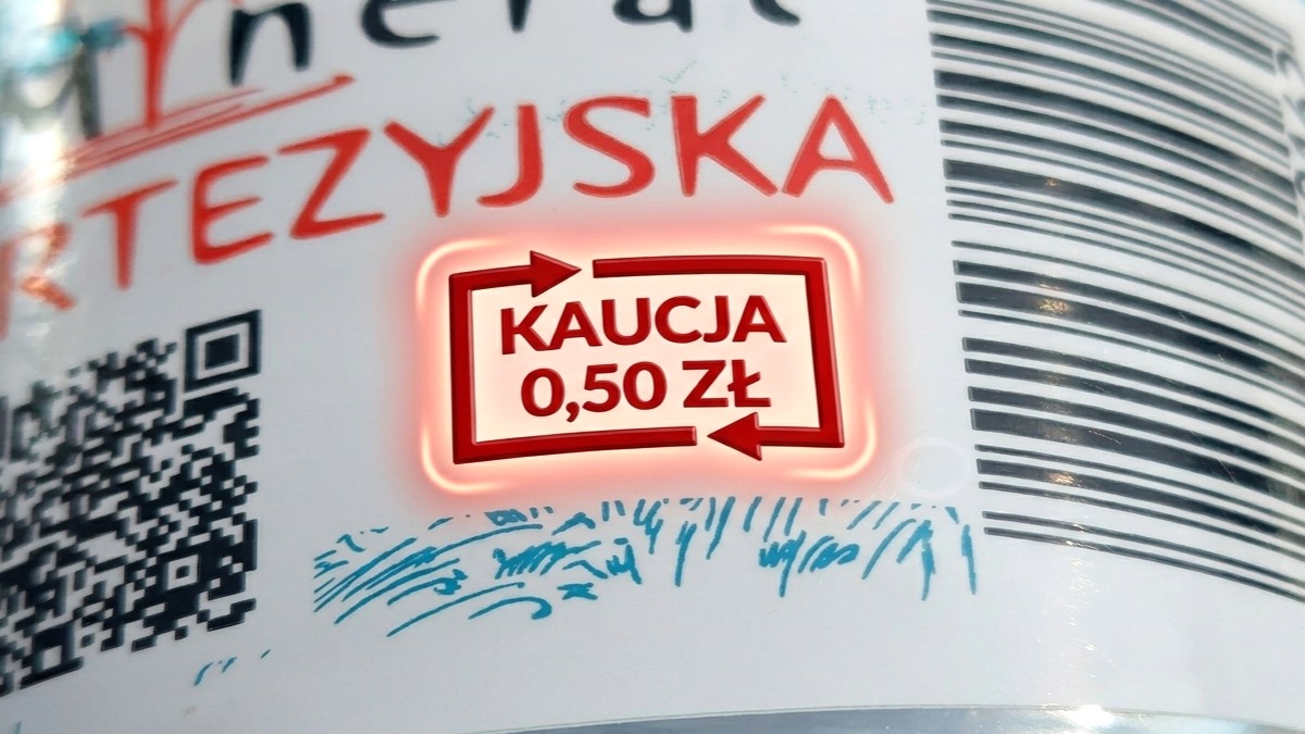 Zapomnij o butelkomacie. Sklepy ścigają się, by odebrać butelki spod drzwi