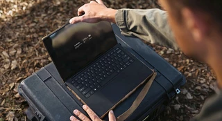 Sprzęt, który powstaje właśnie w Stanach Zjednoczonych, ma być czymś więcej niż tylko kolejnym laptopem. Anduril i Qualcomm uruchamiają projekt BlueChip, którego celem jest ograniczenie zależności od chińskich fabryk.