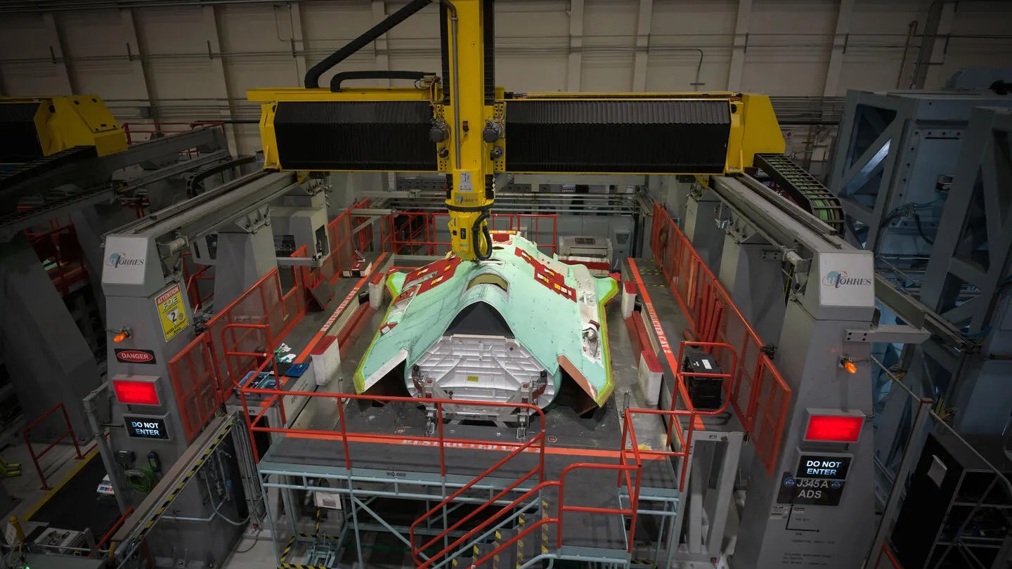 F-35 zbudują teraz roboty. „Tną czas pracy z godzin do minut”