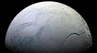 Na jednym z księżyców Saturna, w głębinach oceanu, skrywać może się obce życie. Problem w tym, że ocean znajduje się pod kilometrami lodu, a dotarcie do niego za pomocą sondy byłoby ogromnym wyzwaniem. Naukowcy mają jednak pomysł.