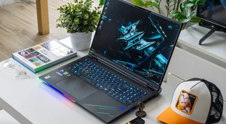 Laptop w cenie mojego auta z 192 GB RAM. Predator Helios 18 z RTX 5090 - test
