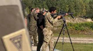 Karabinek Grot w nowej odsłonie. Specjalny celownik zamienił polską broń w łowcę dronów. System przetestowano właśnie na poligonie.