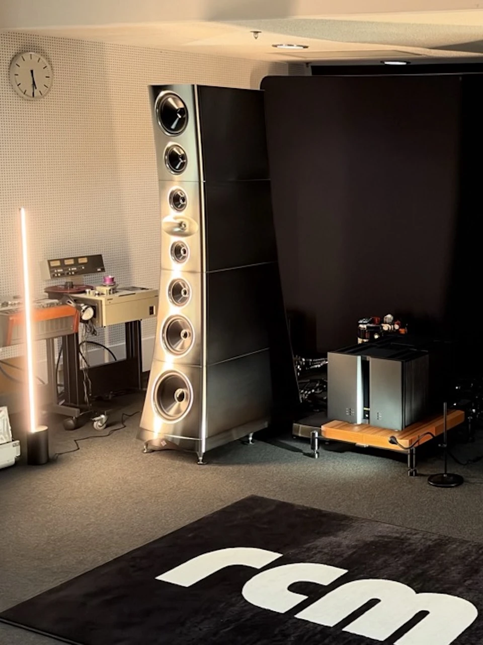 https://cdn-sw.spidersweb.pl/2026/10/YG-Acoustics-Ultimate-Titan-1.jpeg