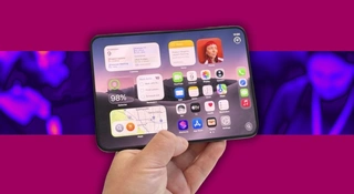 Ludzie rzucili się na iPhone'a Duo. "Puste magazyny na 70 rynkach"