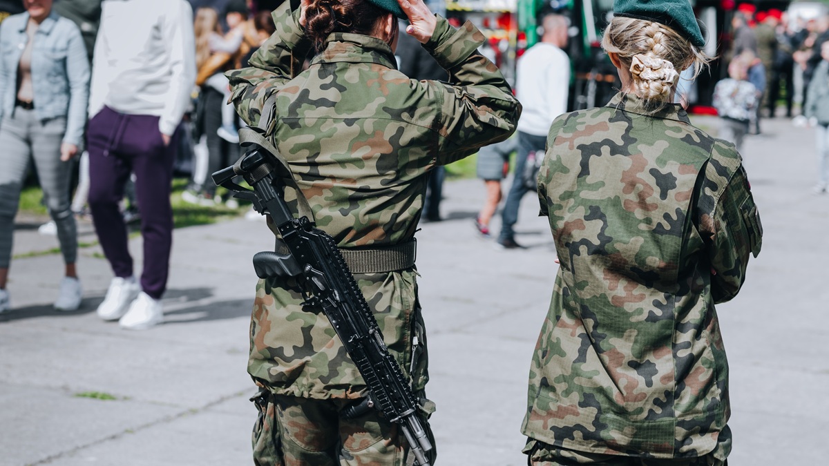 Kobiety do wojska? Polacy zabrali głos