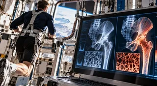 Długie loty osłabiają kości. Astronauci częściej łamią biodra