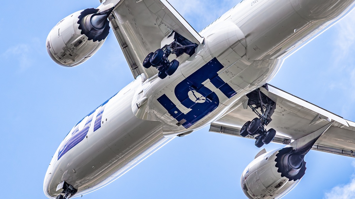 LOT tnie połączenia. WizzAir ocenia: naprawdę mają przechlapane