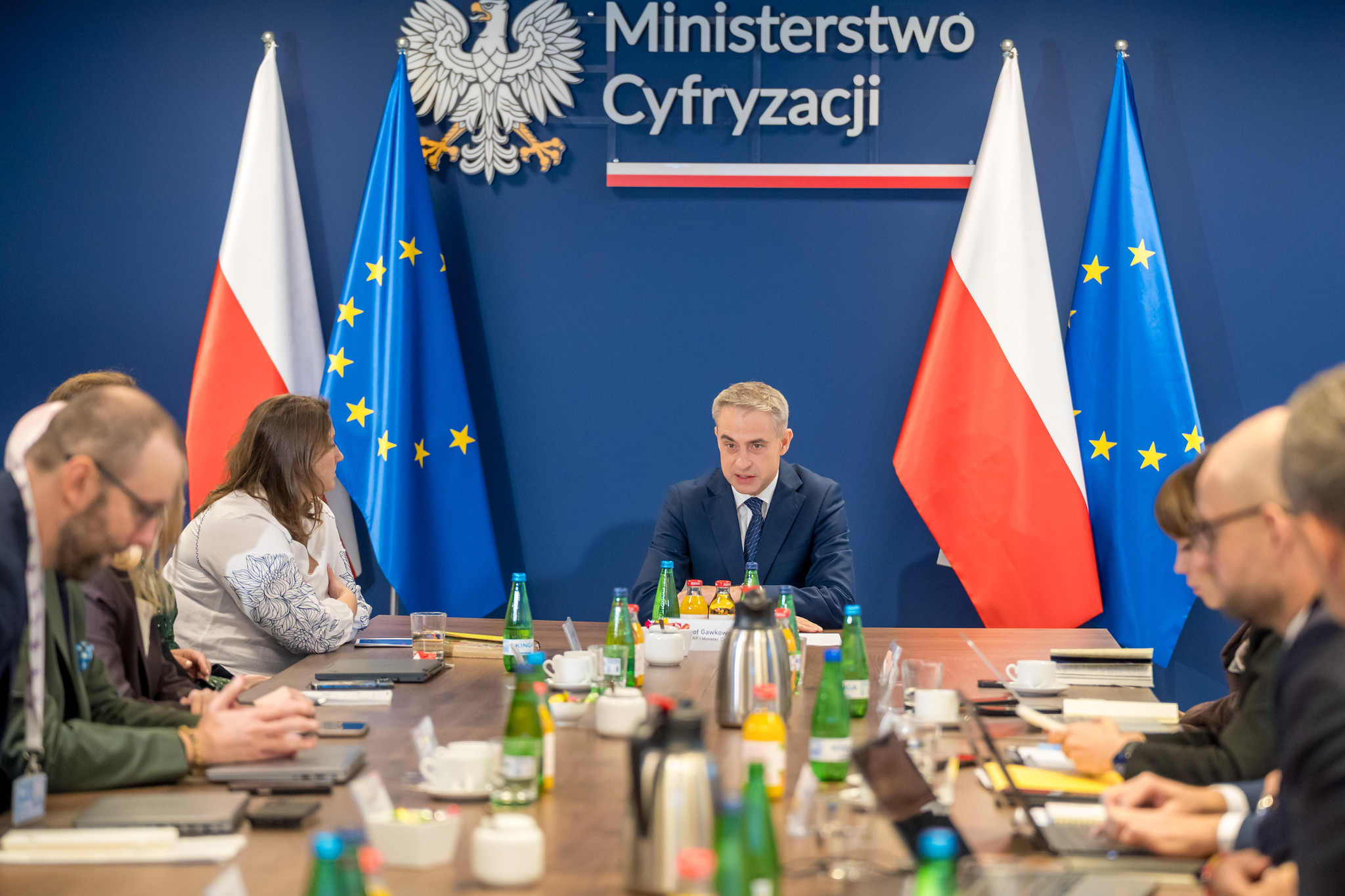 Big Techy obiecują przestrzegać prawa. Wielki sukces ministra
