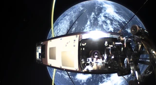 Australijski satelita fotografuje sam siebie na orbicie