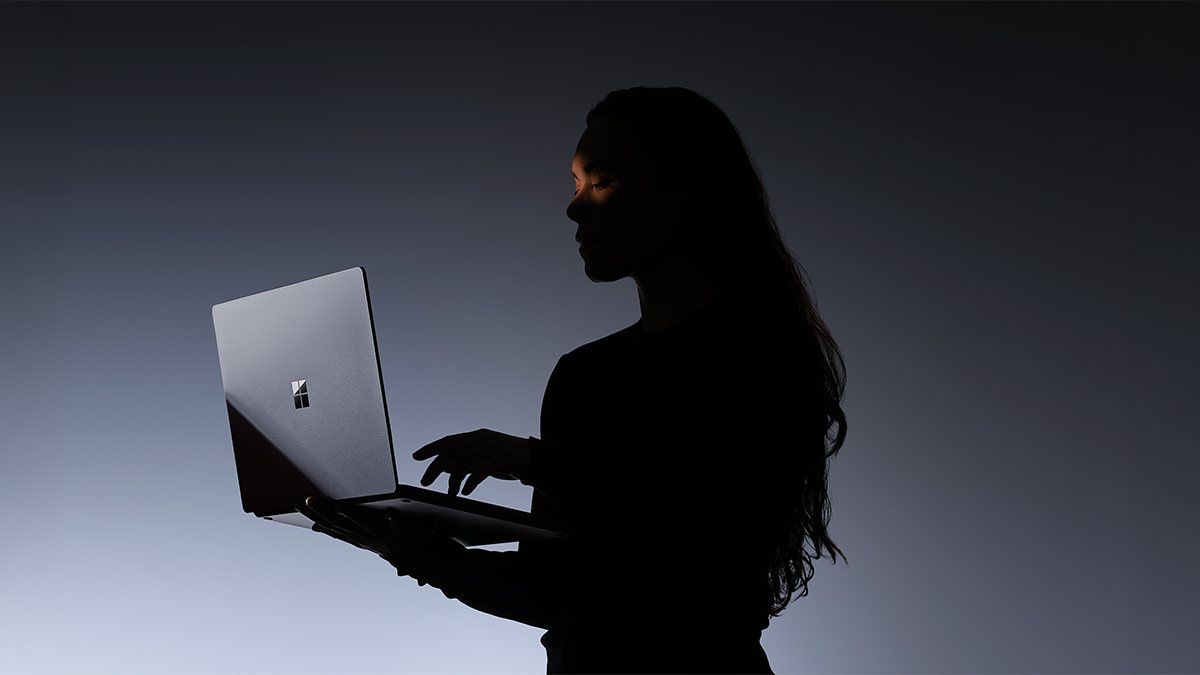 Microsoft stworzył własnego MacBooka Pro. Apple może się śmiać, ale to świetny ruch