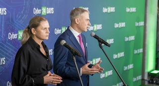 Minister odłączy ci Facebooka. Już prawie to zrobił, ale się przestraszył