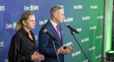 Minister odłączy ci Facebooka. Już prawie to zrobił, ale się przestraszył