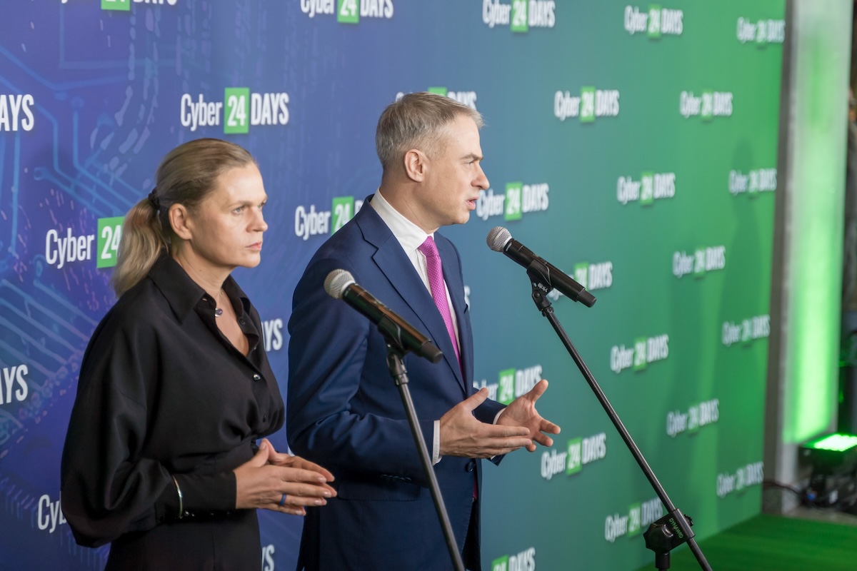 Minister odłączy ci Facebooka. Już prawie to zrobił, ale się przestraszył